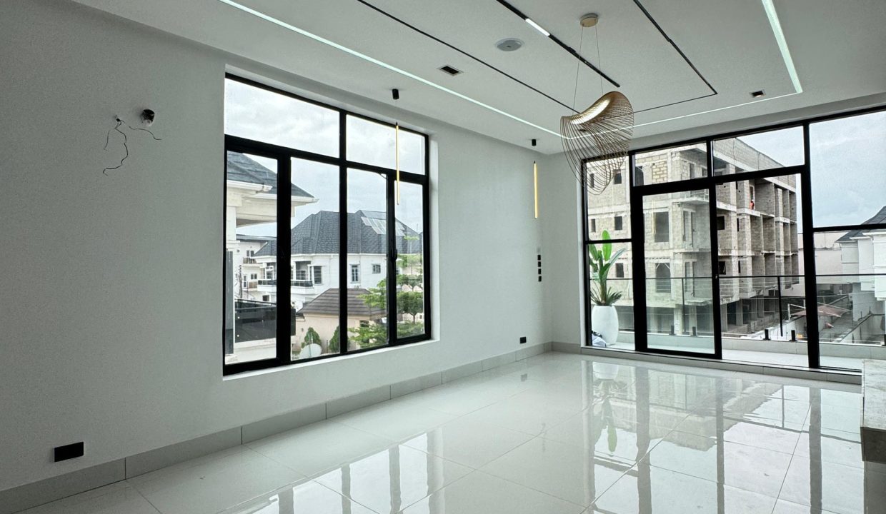 27aad856-7e0b-4ff0-974f-e5c3895294cf